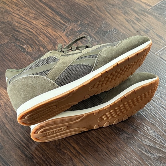 NEW Reebok Women's Forest Green Sneakers, Women’s Size 10 - Picture 6 of 9